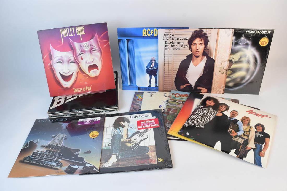 (20) Records incl. Def Leppard, Mötley Crüe +: (20) Vinyl record albums including AC/DC, Mötley Crüe, The Allman Brothers, Bruce Springsteen, Heart, Barbra Streisand, Rainbow, Def Leppard, George Thorogood and the Destroyers, Scandal, Quiet Riot