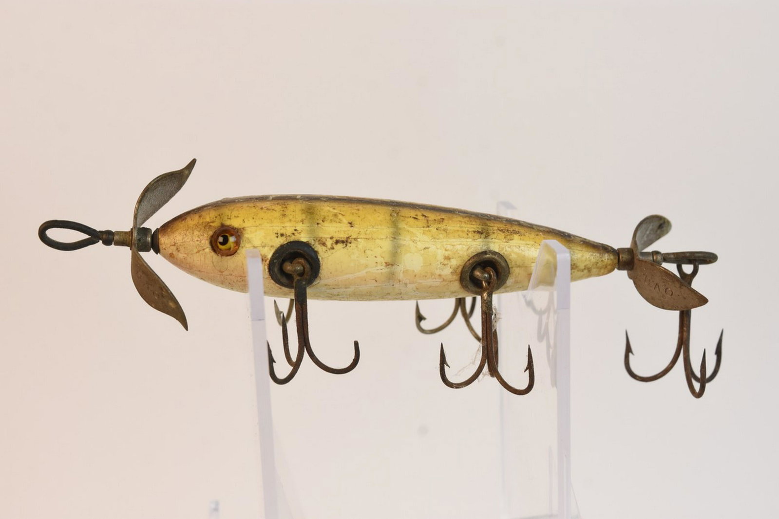 South Bend 5-Hook Underwater Minnow: South Bend five hook underwater minnow fishing lure. Contact our recommended 3rd party "for profit" shipper Pak Mail at (260) 637-4809 or contact@pakmailshipsfortwayne.com for shipping quote PRIOR to 