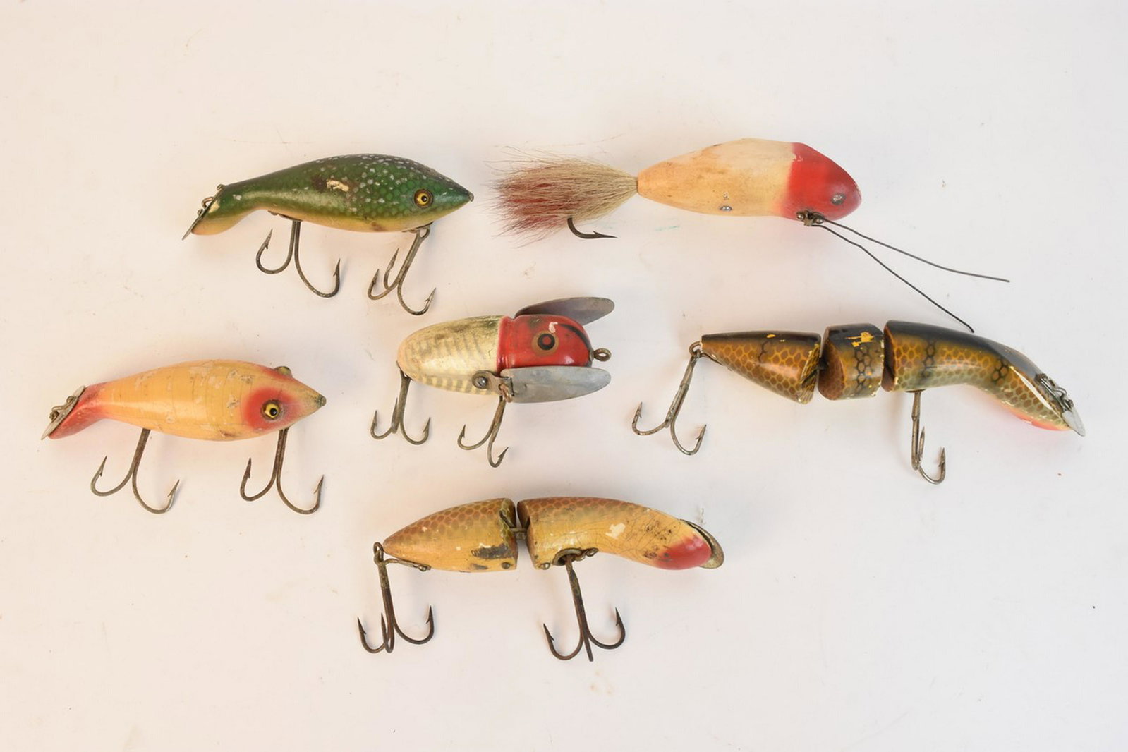 (6) Heddon Fishing Lure Assortment: (6) Heddon fishing lure assortment. Contact our recommended 3rd party "for profit" shipper Pak Mail at (260) 637-4809 or contact@pakmailshipsfortwayne.com for shipping quote PRIOR to bidding. Scheerer