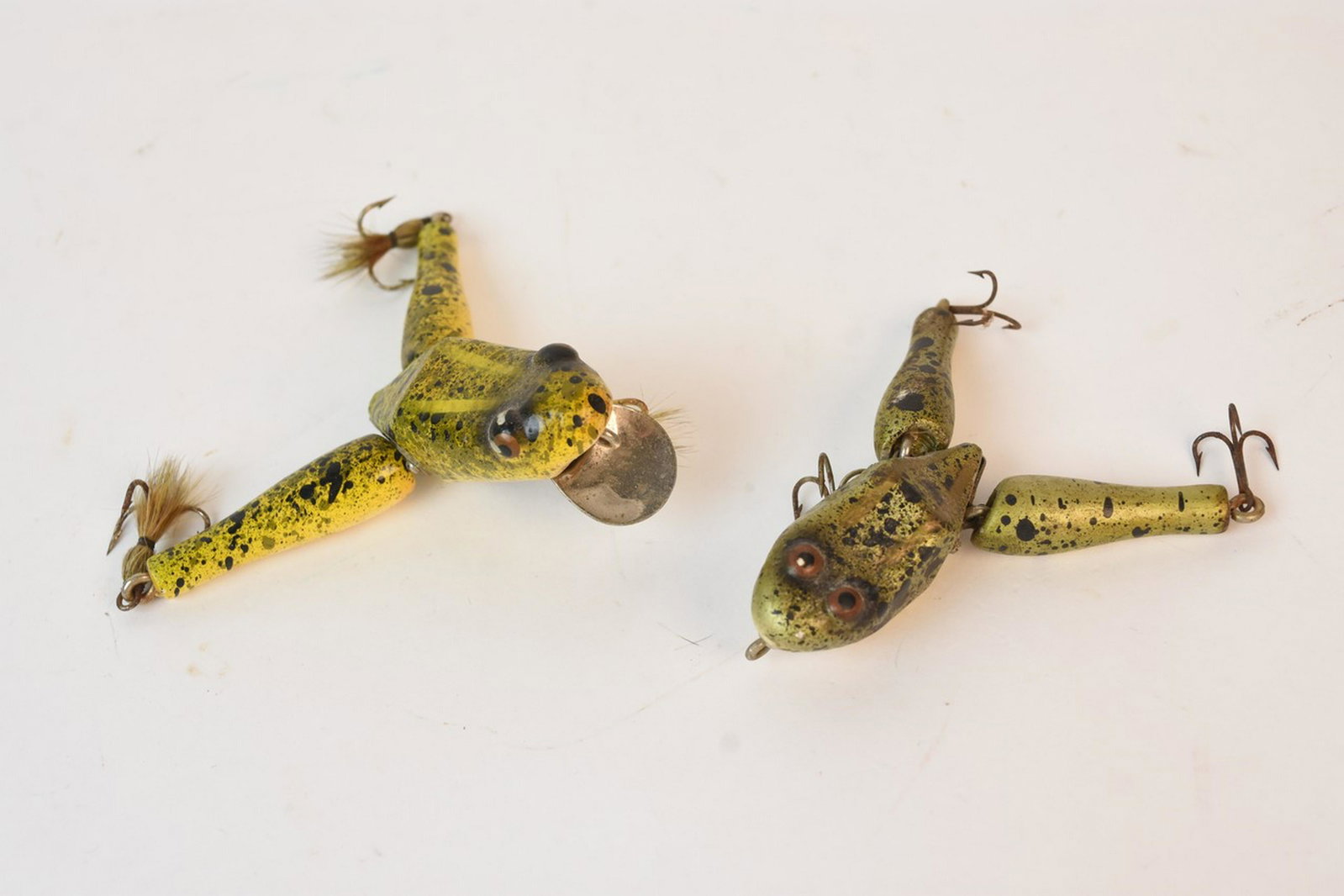 (2) Paw Paw Wotta-Frogs: (2) Paw Paw Wotta-Frog fishing lures. Contact our recommended 3rd party "for profit" shipper Pak Mail at (260) 637-4809 or contact@pakmailfw.com for shipping quote PRIOR to bidding. Scheerer McCulloch