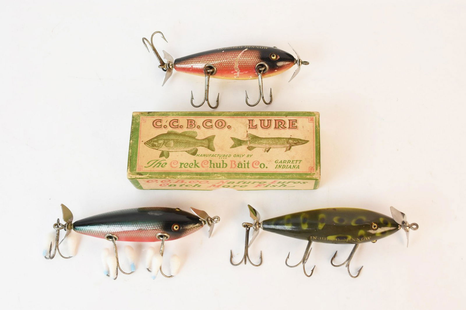 Creek Chub Injured Minnows, 1500 Series: Creek Chub Injured Minnows, all 1500 Series. Comes with C.C.B. Co. Box No. 1505. Contact our recommended 3rd party "for profit" shipper Pak Mail at (260) 637-4809 or contact@pakmailshipsfortwayne.com