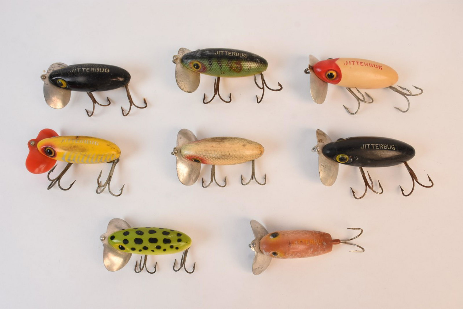 (8) Arbogast Jitterbug Fishing Lures: (8) Arbogast Jitterbug fising lures. Contact our recommended 3rd party "for profit" shipper Pak Mail at (260) 637-4809 or contact@pakmailshipsfortwayne.com for shipping quote PRIOR to bidding. Scheere