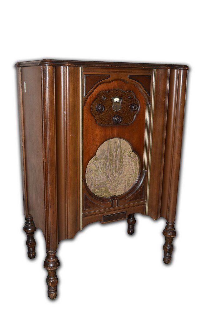 Vtg. Atwater Kent Console Tube Radio (1 of 10)