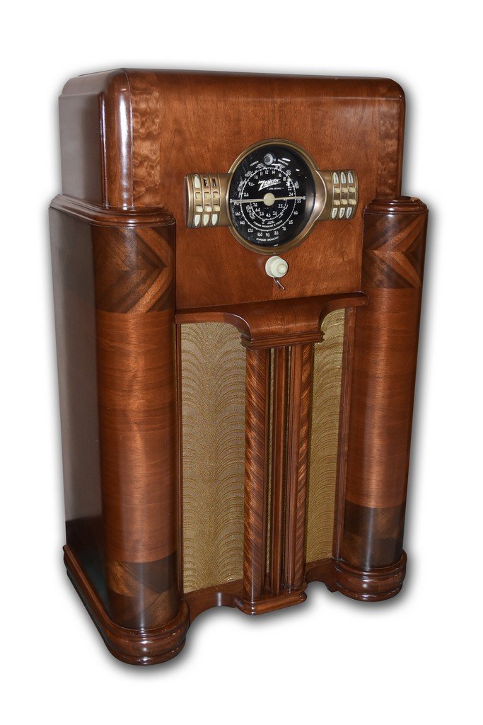Vtg. Zenith Console Tube Radio (1 of 8)