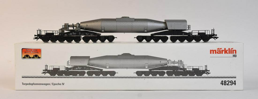 Märklin HO Torpedo Car, 48294: A Märklin HO scale Torpedopfannenwagen/Epoche IV (Torpedo Ladle Car), model #3371. In original packaging with light shelf wear. Measures approx. 4" H x 18.75" W x 3" D. Contact our recommended 3rd pa