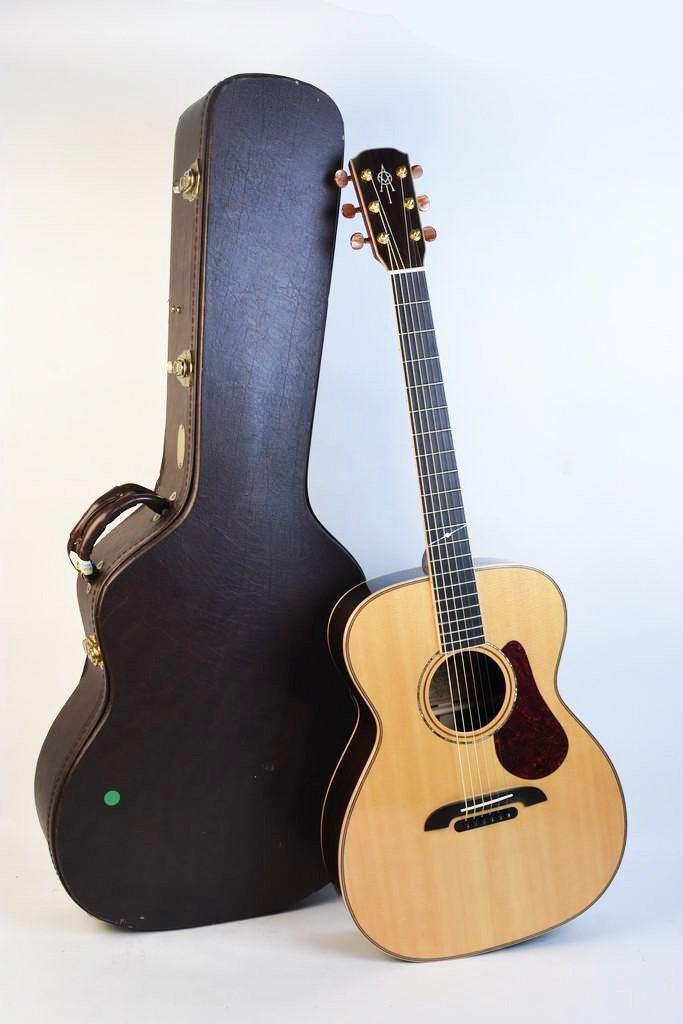 1999 Alvarez Yairi FY-200 Masterwork Acoustic Guir: A 1999 Alvarez by Kazuso Yairi dreadnought style acoustic guitar, model FY-200 and serial number 64577. Include natural finish, tortoiseshell style pickguard and decorative inlay to fretboard. Manufac