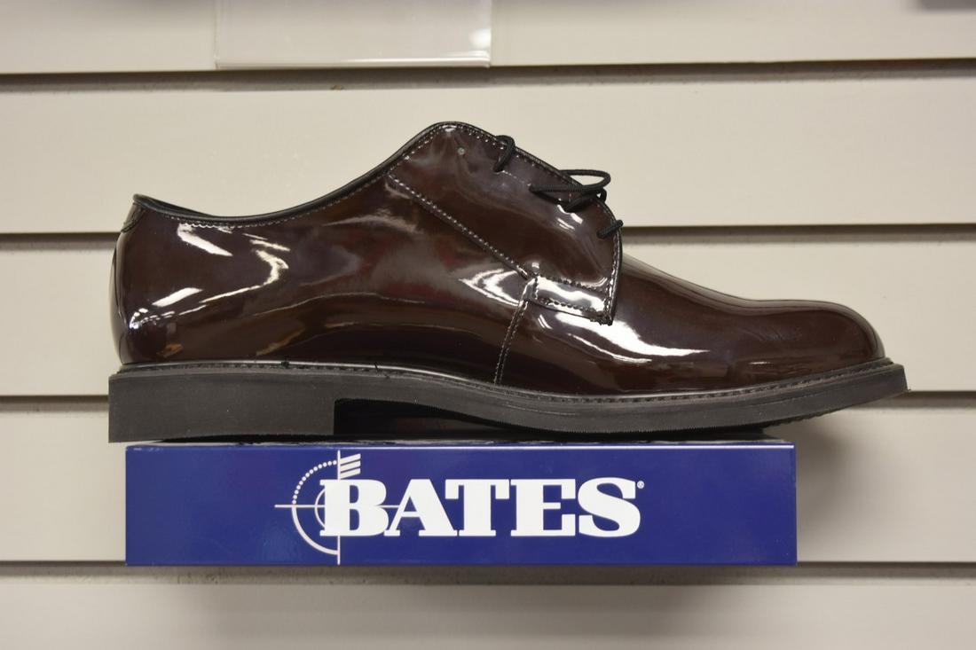 Men's Bates Lites Hi-Gloss Oxford Shoes - 13D: NEW in box, pair men's Bates Lites hi-gloss oxford lace-up shoes. US size 13D. Contact our recommended 3rd party "for profit" shipper Pak Mail at (260) 637-4809 or contact@pakmailfw.com for shipping q