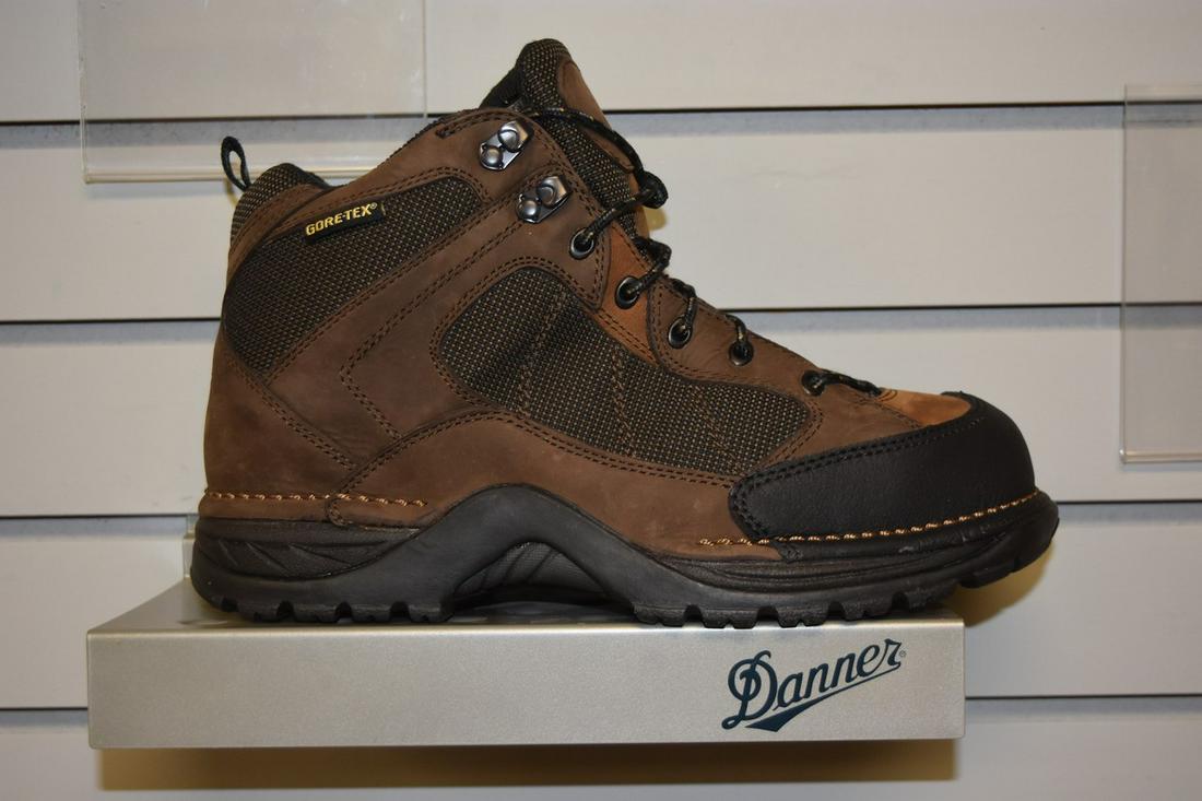 Men's Danner Radical 452 Brown ST GTX Boots - 9D: NEW in box, men's Danner Radical 452 brown ST GTX leather upper boots. Gore-TEX. US size 9D. Contact our recommended 3rd party "for profit" shipper Pak Mail at (260) 637-4809 or contact@pakmailfw.com 