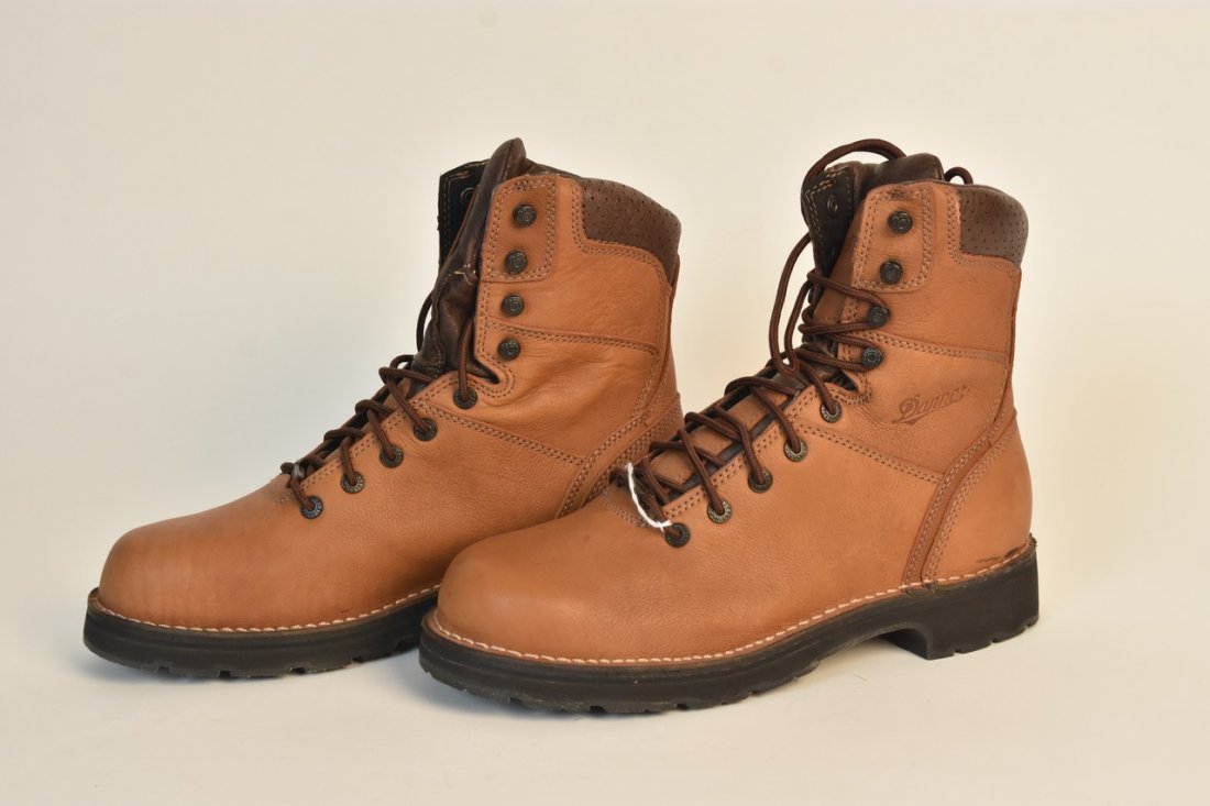 Men: Men's LIKE NEW, Danner Workman GTX 8" Brown leather boots. US size 10.5D. NO BOX. Contact our recommended 3rd party "for profit" shipper Pak Mail at (260) 637-4809 or contact@pakmailfw.com for shippin