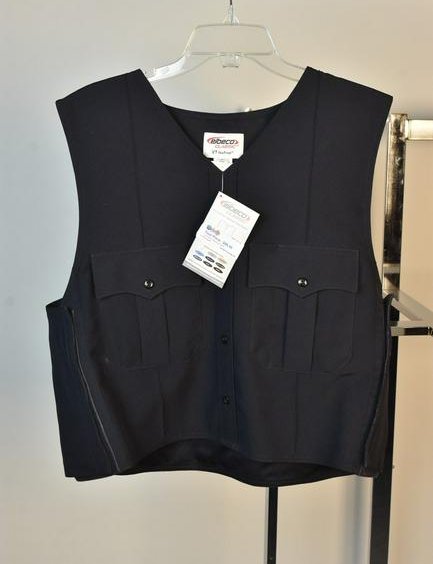 Elbeco TexTrop External Vest Carrier, XL: An Elbeco TexTrop External Vest Carrier V1314, size XL/R. Contact our recommended 3rd party "for profit" shipper Pak Mail at (260) 637-4809 or contact@pakmailfw.com for shipping quote PRIOR to bidding