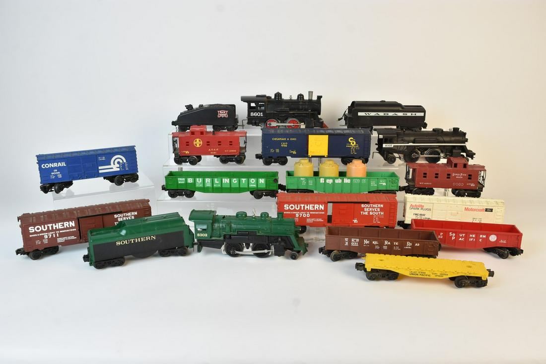 (3) Lionel Engines w/ Tenders & (12) Cars (1 of 20)