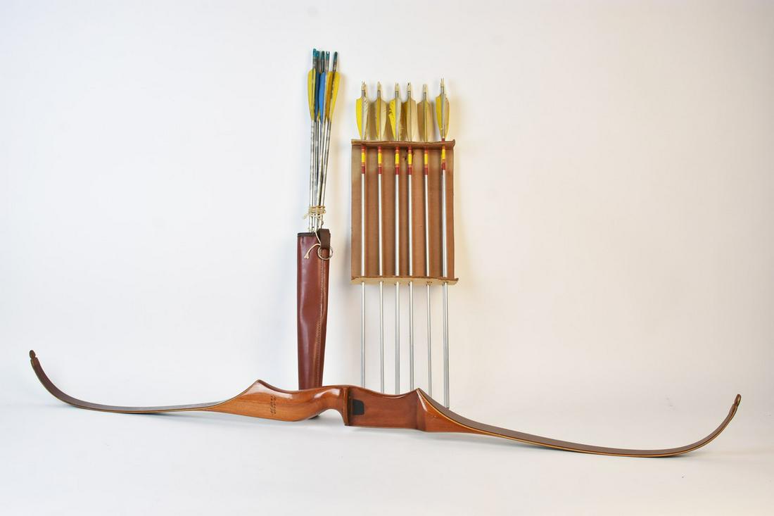 Recurve Bow w/ Arrows (1 of 10)