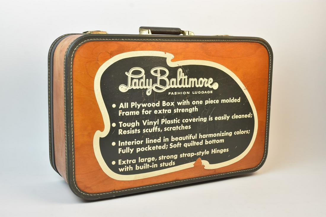 Lady Baltimore Salesman Suitcase (1 of 7)