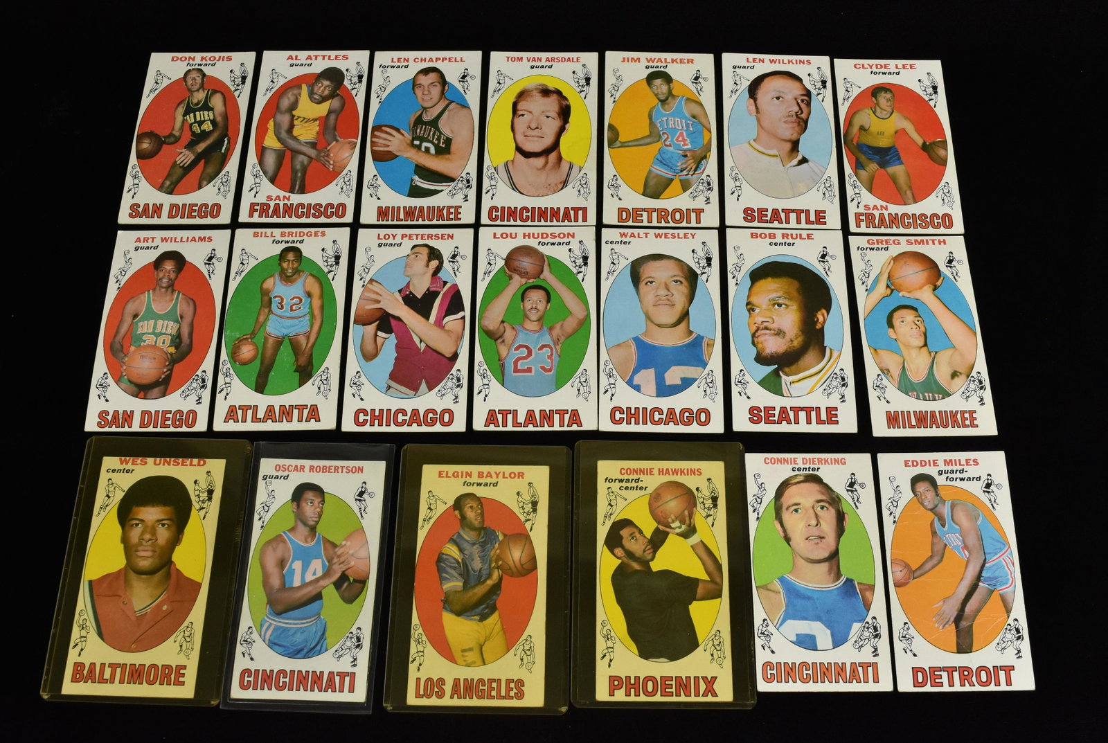 (20) 1970 Topps Basketball Cards: (20) 1970 Topps basketball cards. Bill Bridges #86, Walt Wesley #22, Bob Rule #30, Eddie Miles #21, Connie Dierking #28, Greg Smith #81, Clyde Lee #93, Art Williams #96, Connie Hawkins #15, Elgin Bayl