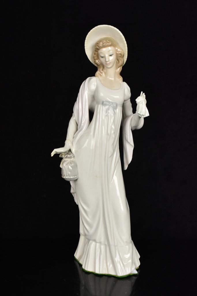 Lladro "Dainty Lady" Porcelain Figurine, #4934 (1 of 6)