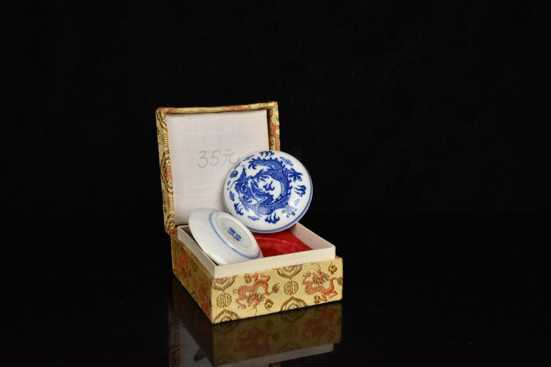 Vintage Chinese Porcelain Red Paste Container (1 of 7)