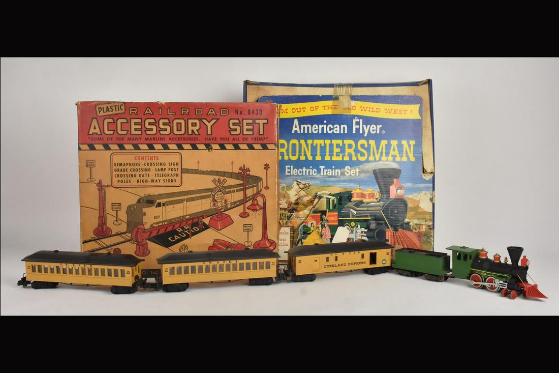 American Flyer Train Set & Plastic Train Scenery (1 of 13)