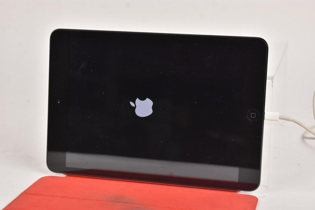 Apple Ipad Model A1455 - WORKS (1 of 8)