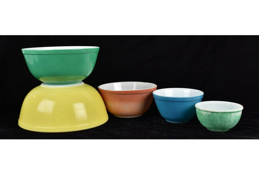 (5) Vintage Pyrex Bowls: (1) Each Pyrex size 401, 402, 403, 404, 405. Good condition. Please Note: Scheerer McCulloch Auctioneer will add shipping charges 1-2 business days after auction. Some items, such as exceptionally fra