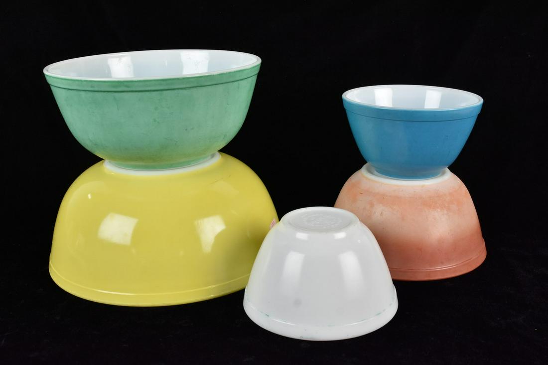 (5) Vintage Pyrex Bowls: (1) Each Pyrex size 401, 402, 403, 404, 405. Good condition. Please Note: Scheerer McCulloch Auctioneer will add shipping charges 1-2 business days after auction. Some items, such as exceptionally fra