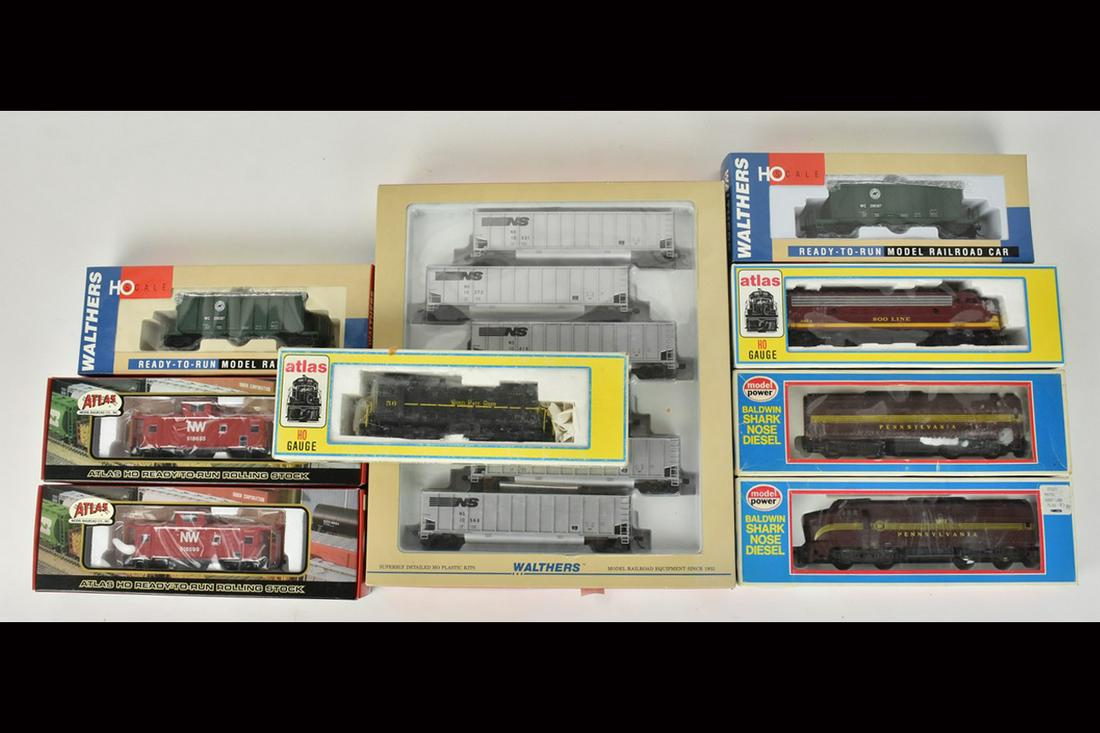 (9) HO Scale Train Cars/Engines Incl. Walthers: A collection of nine HO scale train cars/engines in their original packaging. Includes Model Power, Walthers, and Atlas. Shelf wear to packaging; retail stickers. Please Note: Scheerer McCulloch Aucti