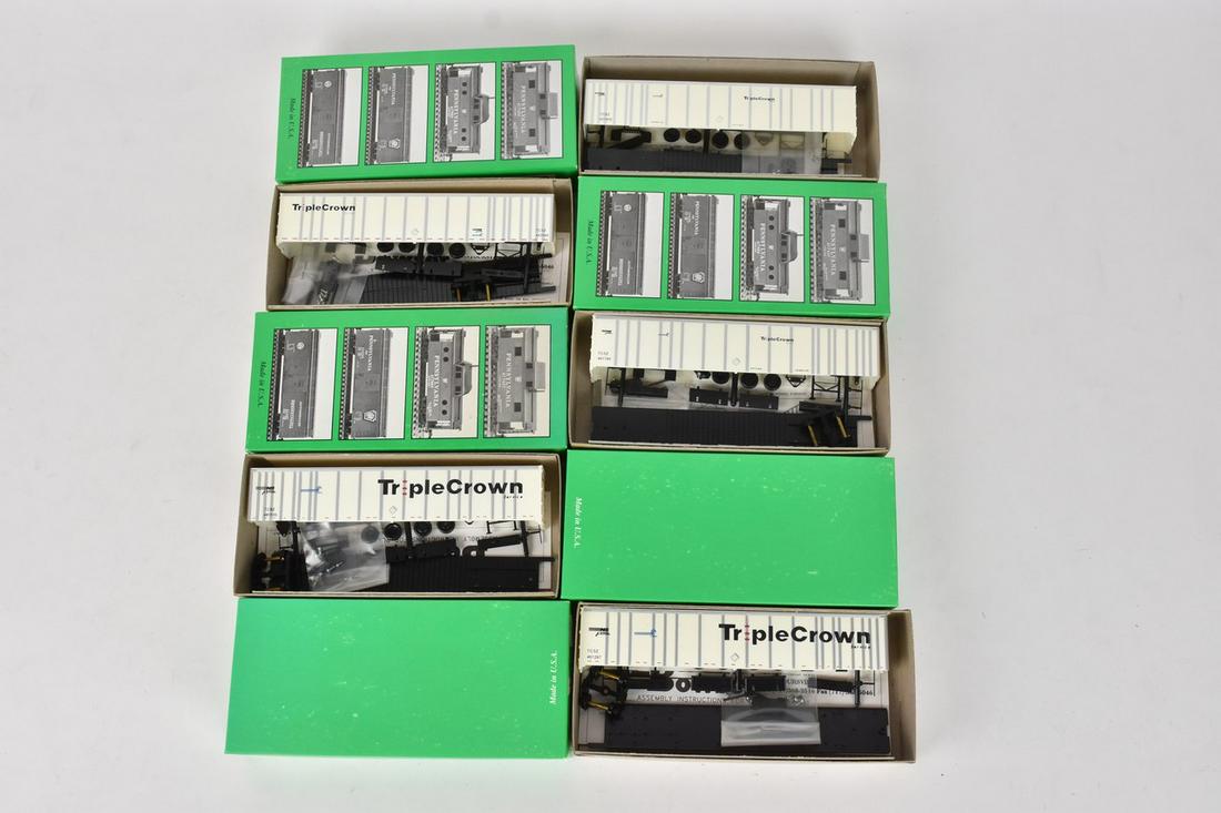 (5) Bowser HO Scale Train Model Kits: A collection of five Bowser HO scale model kits in original packaging including RoadRailer. Some kits may be assembled/partially assembled; contents of packaging not checked for completion; shelf wear
