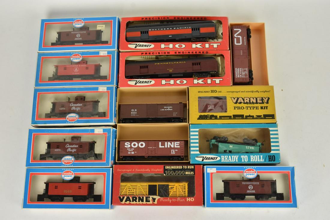 (14) HO Scale Train Cars Incl. Varney: A collection of 14 HO scale train cars in original packaging including Varney, Model Power, and Train Miniature LTD. Includes Cabooses; Box Cars; Cattle Car; and more. Shelf wear and retail stickers t