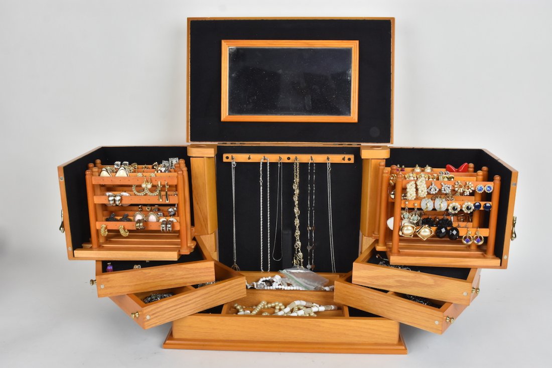 Costume Jewelry Incl. Napier: A lot of costume jewelry with jewelry box including Monet, Avon, Napier, Cavori, and more. Also includes 14K gold filled rings. Please Note: Scheerer McCulloch Auctioneer will add shipping charges 1-2