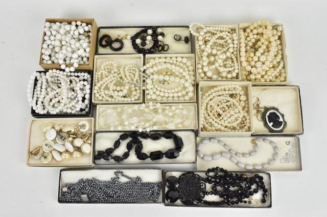 (50) Pieces Beaded Costume Jewelry: (50) Pieces assorted costume jewelry in black and white, some faux pearl, includes earrings, necklaces, bracelets. All pieces are in used condition. Please Note: Scheerer McCulloch Auctioneer will add