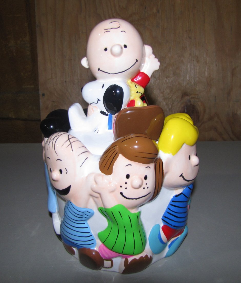 80 Charlie Brown Peanuts cookie jar