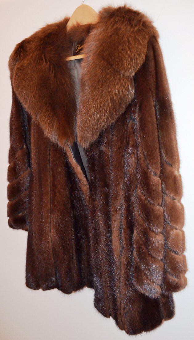 Mahogany mink coat with leather fox collar: Beautiful fur coat from Daseler Furs out of Fort Wayne, IN. The coat is 32" from collar to the bottom. The sleeves are 14" from the pit to the tip of the sleeve. The seams where the sleeves are sown t