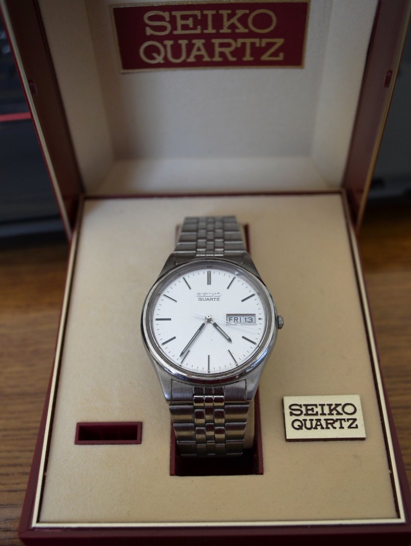 Mens Seiko stainless watch - water resistant: Water resistant #317834 with Seiko case.