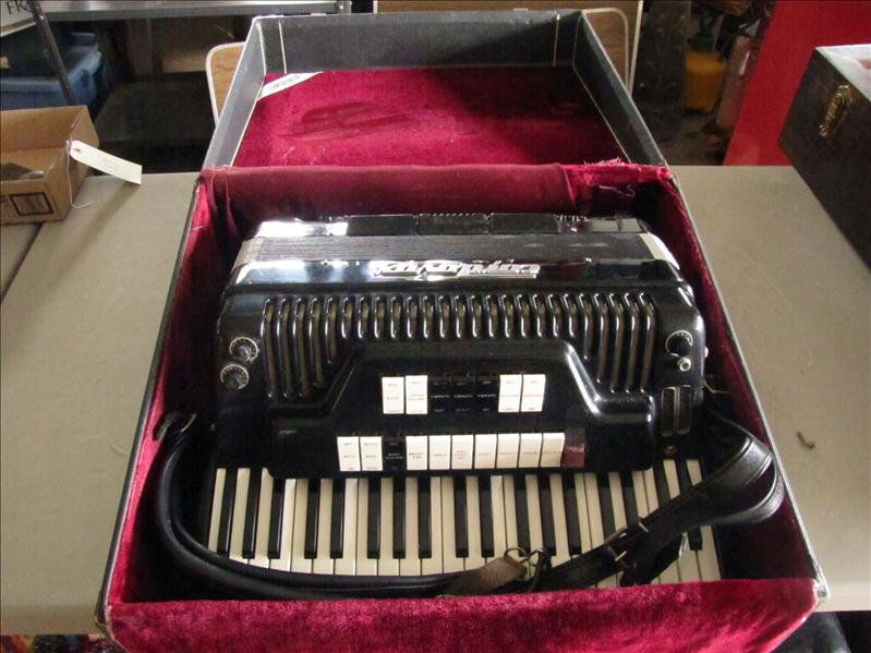 Cordovox accordion for sale deals