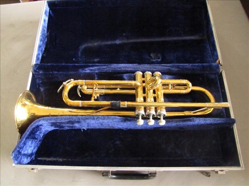 Cleveland trumpet 600: Cleveland trumpet 600. King Musical Instruments; Eastlake, OH. Mouth piece has "Vincent Bach Corp." "7C" on it. Bell is slightly misshaped at the rim, minor 'redhot'spots on the trumpet.