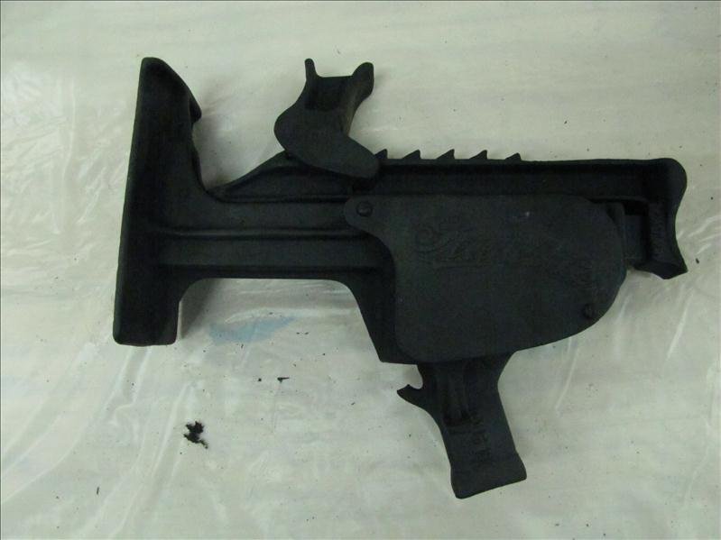 Cast Iron Studebaker Tire Jack: Cast Iron Studebaker Tire Jack Buckeye Jack Mfg Co, Pat'd, 30's - 40's car jack. This has been restored/repainted. Has raised script lettering.