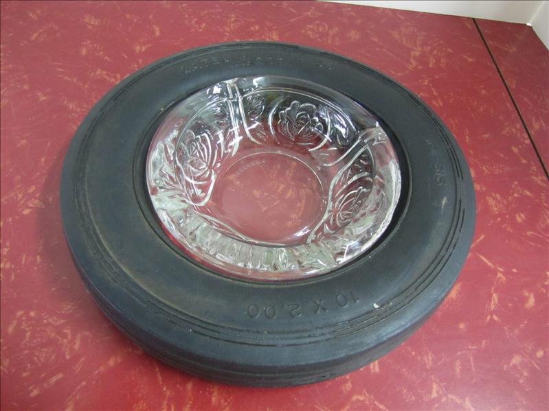 Vintage Gates Rubber Advertising Tire: Vintage Gates Rubber Advertising Tire This has a large Gates Rubber Co hard rubber tire advertising piece. This has a glass ashtray insert that may not be original to the piece.