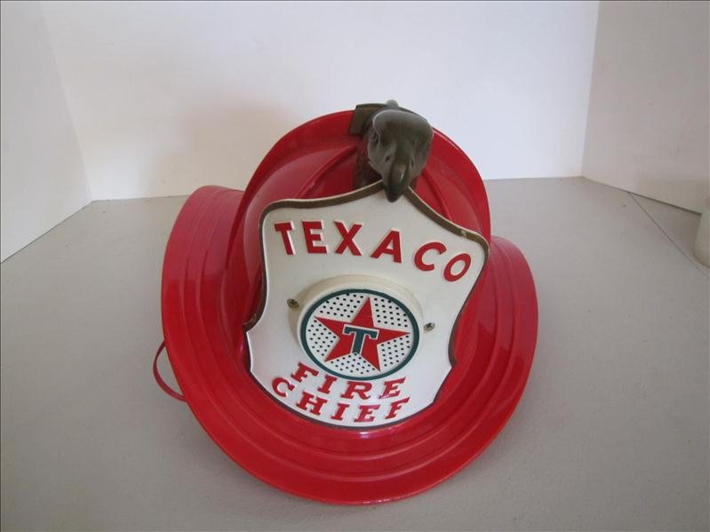 Texaco Fire Chief Advertising Hat: Texaco Fire Chief Advertising Hat Texaco Fire Chief helmet with front crest and siren. This requires 3 "AA" not included. Has adjustable chin strap with adjustable size headband.
