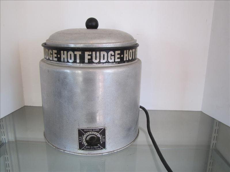 Helmco Inc Hot Fudge Warmer: Helmco Inc Hot Fudge Warmer This is an electric powered hot fudge warmer. This is electric powered and has original heating coil. This is #5149 and is marked 360 watts. This has a removable lid and me