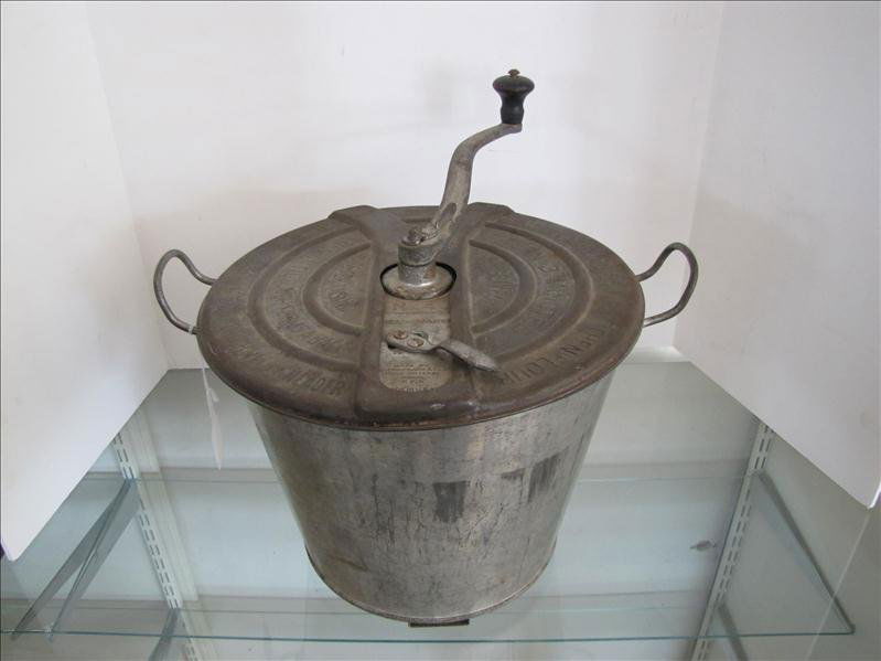 668 Antique Bread Maker & Dough Kneader.