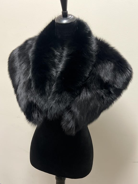 Fur Capelet, Stole, Cuffs (1 of 5)