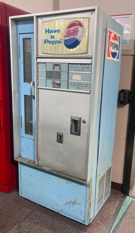 Vintage 1960's Pepsi Vending Machine (1 of 17)