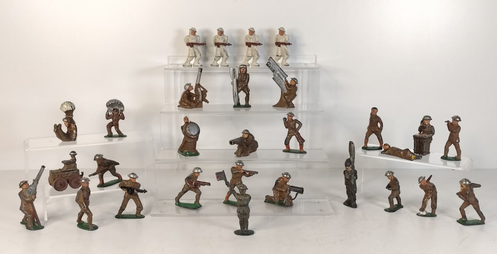 (29) Vintage Metal Toy Soldiers (1 of 13)