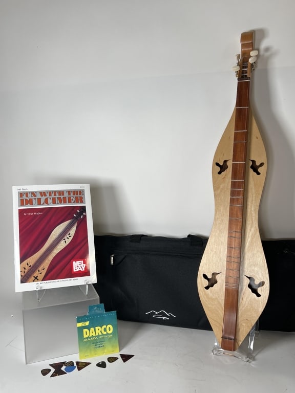Dulcimer with Sheet Music & Case (1 of 17)
