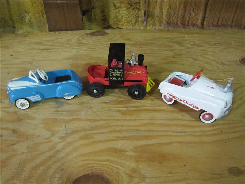 (3) Kiddie Car Classics: 1941 Steelcraft Oldsmobile, QHG9036: 1961 Casey Jones Locomotive, QHG9019: 1993 Murray, QHG9006