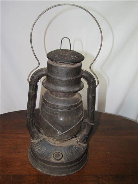 Dietz D-LITE NO.2 Lantern: Dietz D-LITE NO.2 Lantern This Cold Blast lantern stands 13 1/2" in height, has the original rising-cone steel No.2 burner, and takes a 1" wick. The metal in this lantern is in good condition with typ