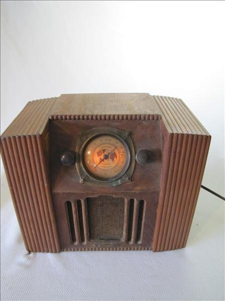 CLIMAX SHORTWAVE RADIO: CLIMAX SHORTWAVE RADIO This radio does power on and does hum after a few moments. It appears to be missing one of the bulbs. It is solid wood casing with fabric covered speaker. This measures 10.25" x
