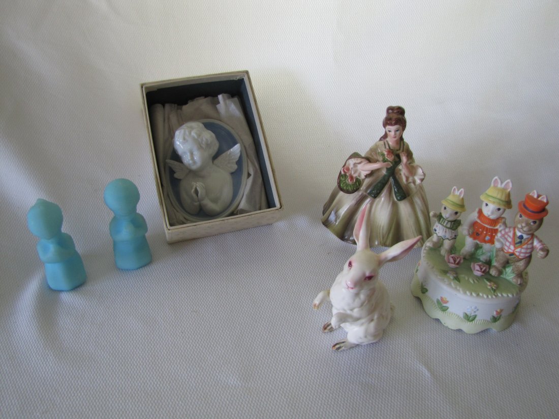 Lefton & Fenton Collectibles: Lefton & Fenton Collectibles This lot includes: Fenton blue milk glass praying children, Lefton angel, rabbit, lady planter and Easter Parade musical figurine. All pieces are in excellent condition. T