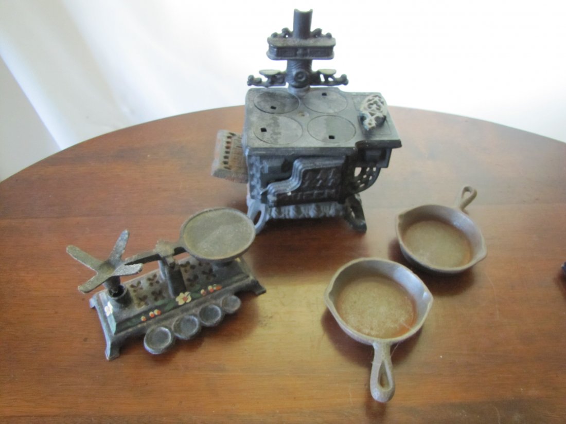 Cast Iron Stove & Other: Cast Iron Stove & Other This includes a Queen cast iron mini stove, cast iron scales and 2 mini cast pans. The pans are marked Made in USA. The stove measures 6.5" x 4" x 6". The pans measures 2.5" di