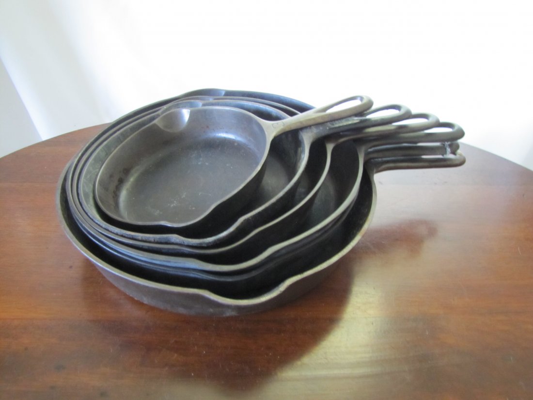 6 Griswold Cast Iron Pans: 6 Griswold Cast Iron Pans This includes: Pan #9, 2 - # 8, #6, #5 and #3. All are marked and in great condition. These are not seasoned.