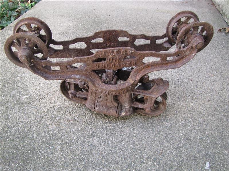 Primitive Myers O.K. Unloader: Primitive Myers O.K. Unloader This is an antique barn farm uploader. Marked R 425. F.E. Myers & Bro. This measures 19.5" x 13" long x 7" wide. This has a very antiqued patina from being displayed outs
